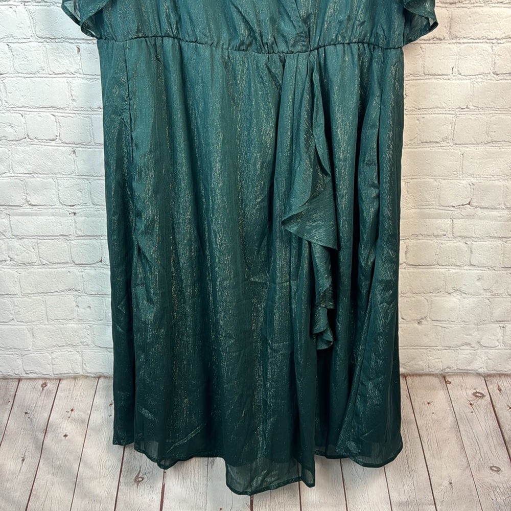 Women's Emerald Green V-Neck Wrap Midi Dress - Picture 5 of 6